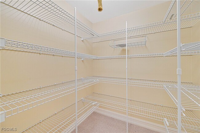 Primary Photo - 975 Palm View Dr