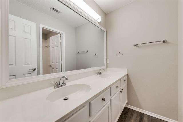 Building Photo - 806 Ashley Ln