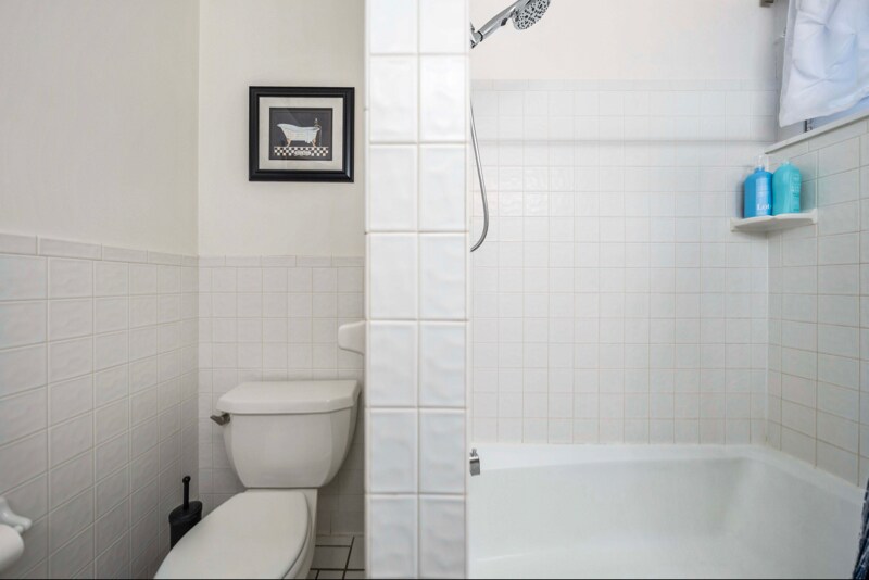 Building Photo - 383 Oxford St