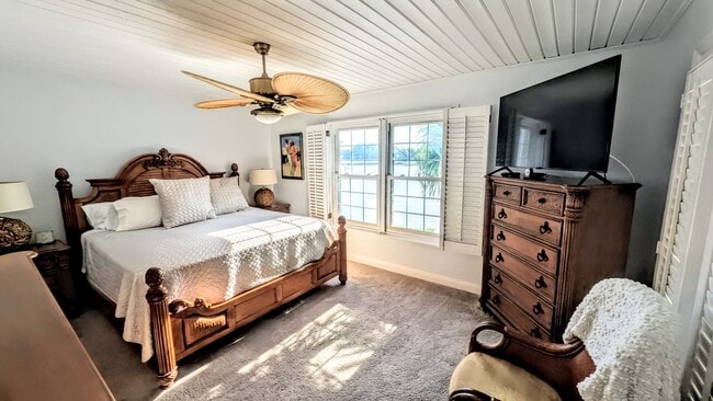 Building Photo - SEASONAL 2/2 coastal-inspired luxury condo with bay view, and boat slip