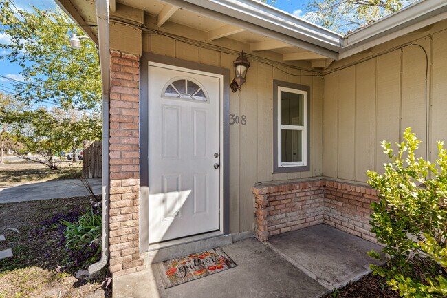 Building Photo - 308 E Cheryl Dr