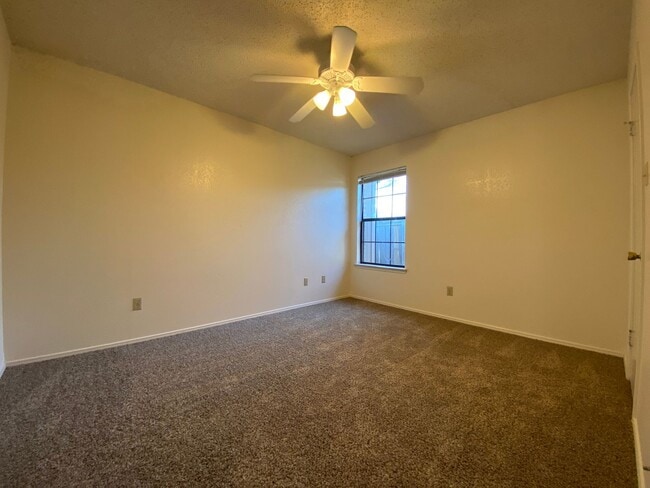 Building Photo - Duplex
