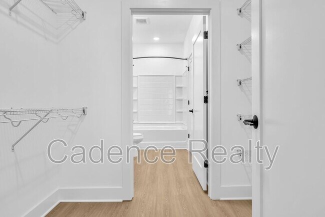 Building Photo - 610 S Kerr Ave