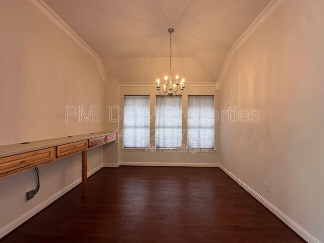 Building Photo - 2610 Meadow Ridge Dr