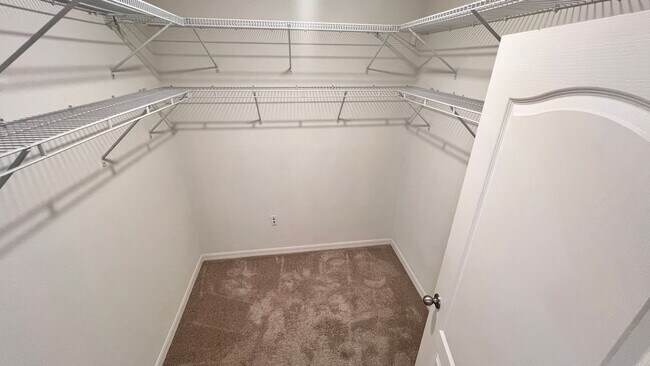 Building Photo - Beautiful 3 Bedroom, 2 Bathroom Home near ...