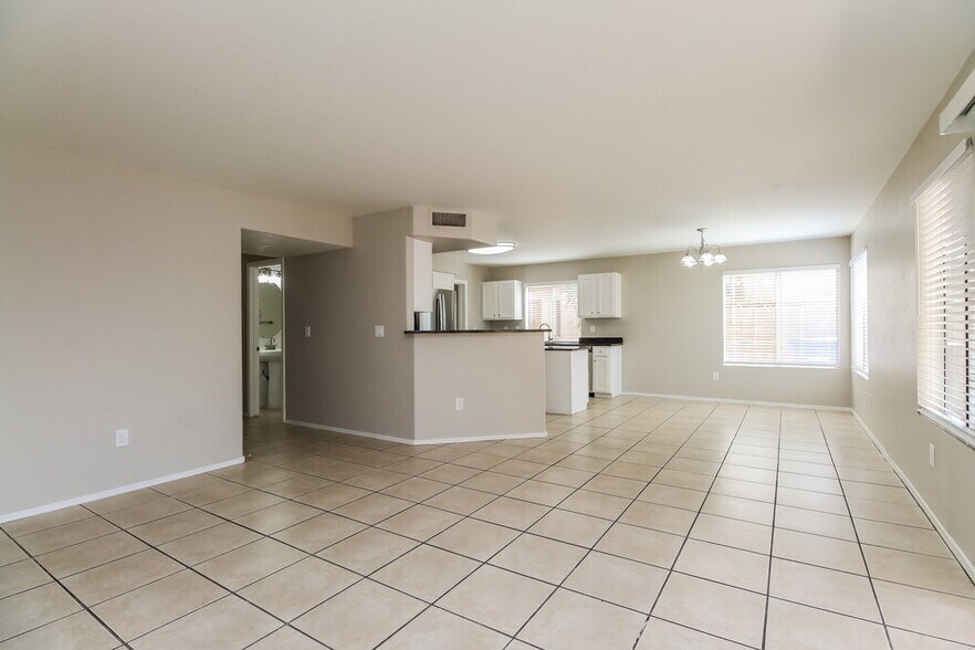 Building Photo - 773 E Kesler Ln