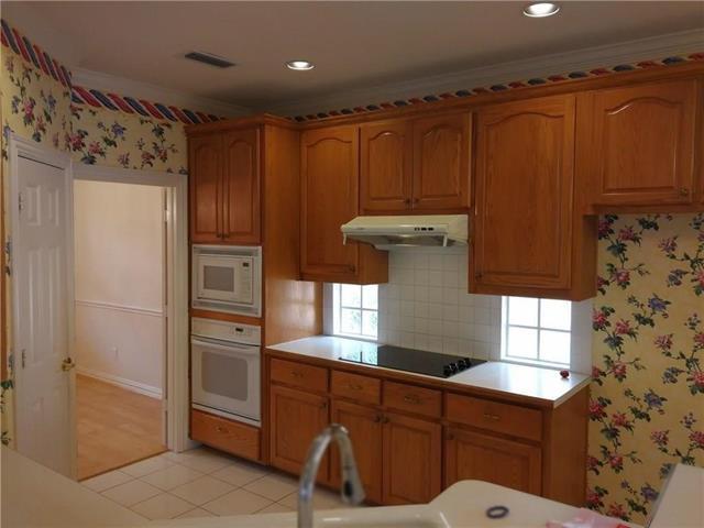 Building Photo - 609 Sunningdale