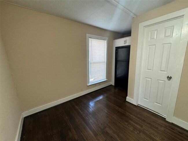 Building Photo - 7018 Avenue F