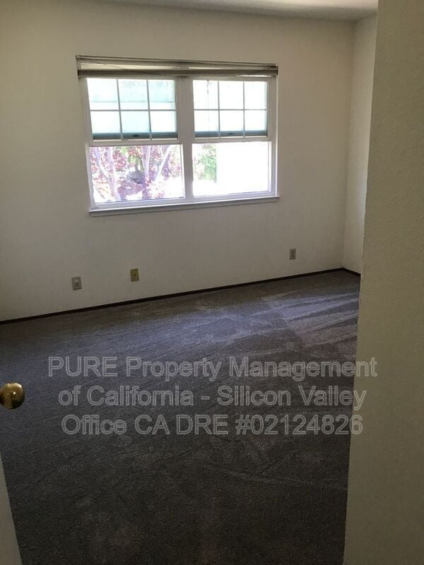 Building Photo - 276 N 7th St