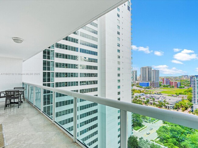 Building Photo - 1800 N Bayshore Dr