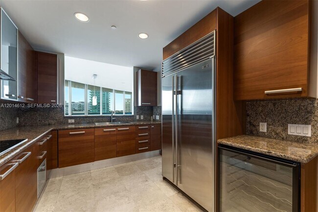 Building Photo - 5959 Collins Ave