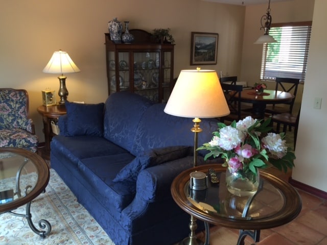 Living room - 2512 Clairemont Dr
