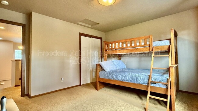 Building Photo - 406 Lundblad Pl