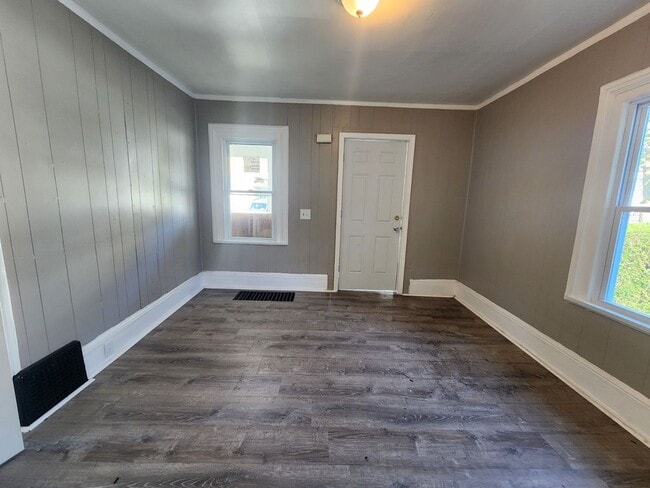 Building Photo - 2 Bedroom Single Family Home!