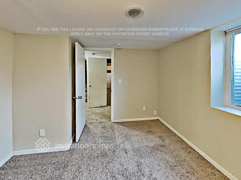 Building Photo - 3612 Commodore Dr