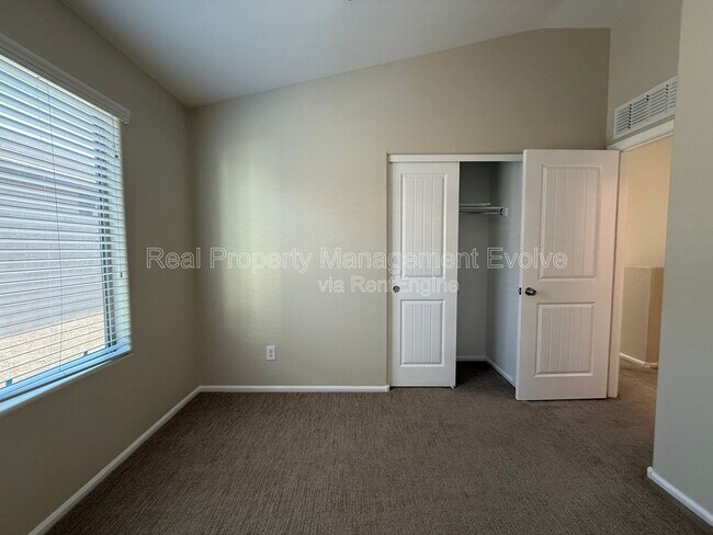 Building Photo - 2725 E Mine Creek Rd