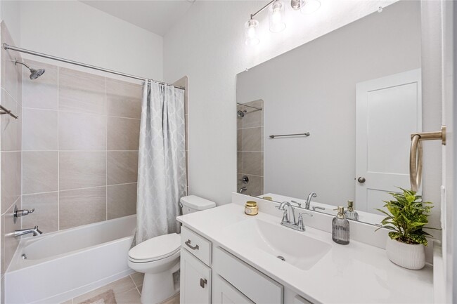 Building Photo - 21130 Garden Palm Dr