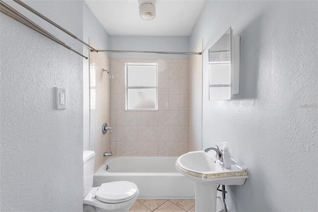 Building Photo - ARMATURE WORKS HOME FOR RENT!!