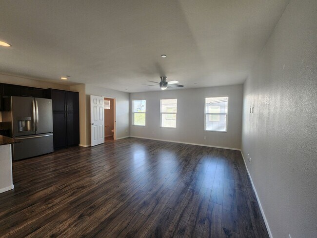 Building Photo - Unique condo with rooftop Strip Views and modern amenities.