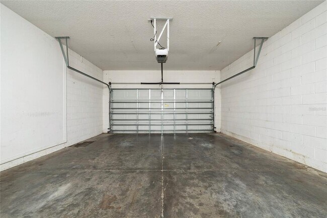 Building Photo - 1755 Plantation Oak Dr