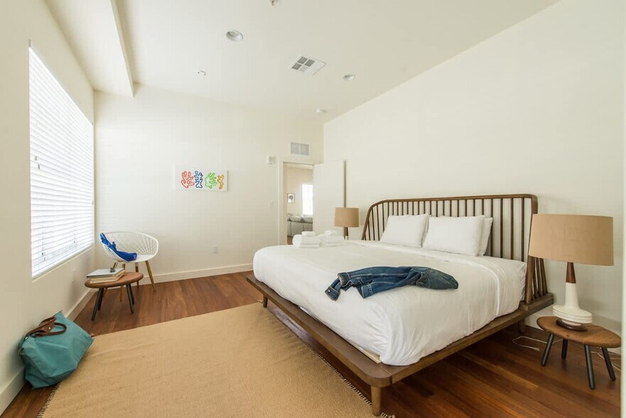 Building Photo - 701 4th St