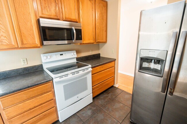 Building Photo - 2/2.5 Gated Community near FSU with Water ...