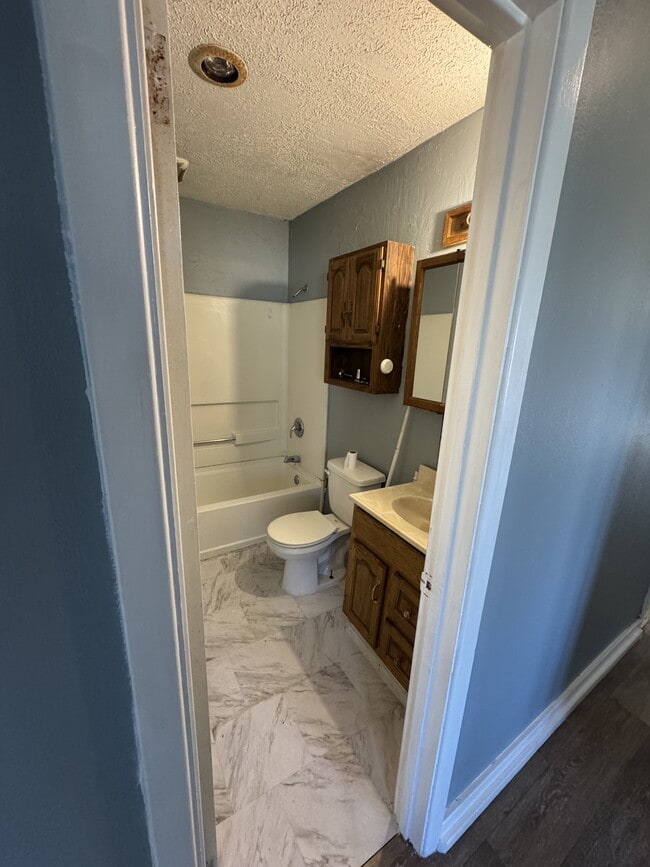 Building Photo - 3315 SW Clare Ave