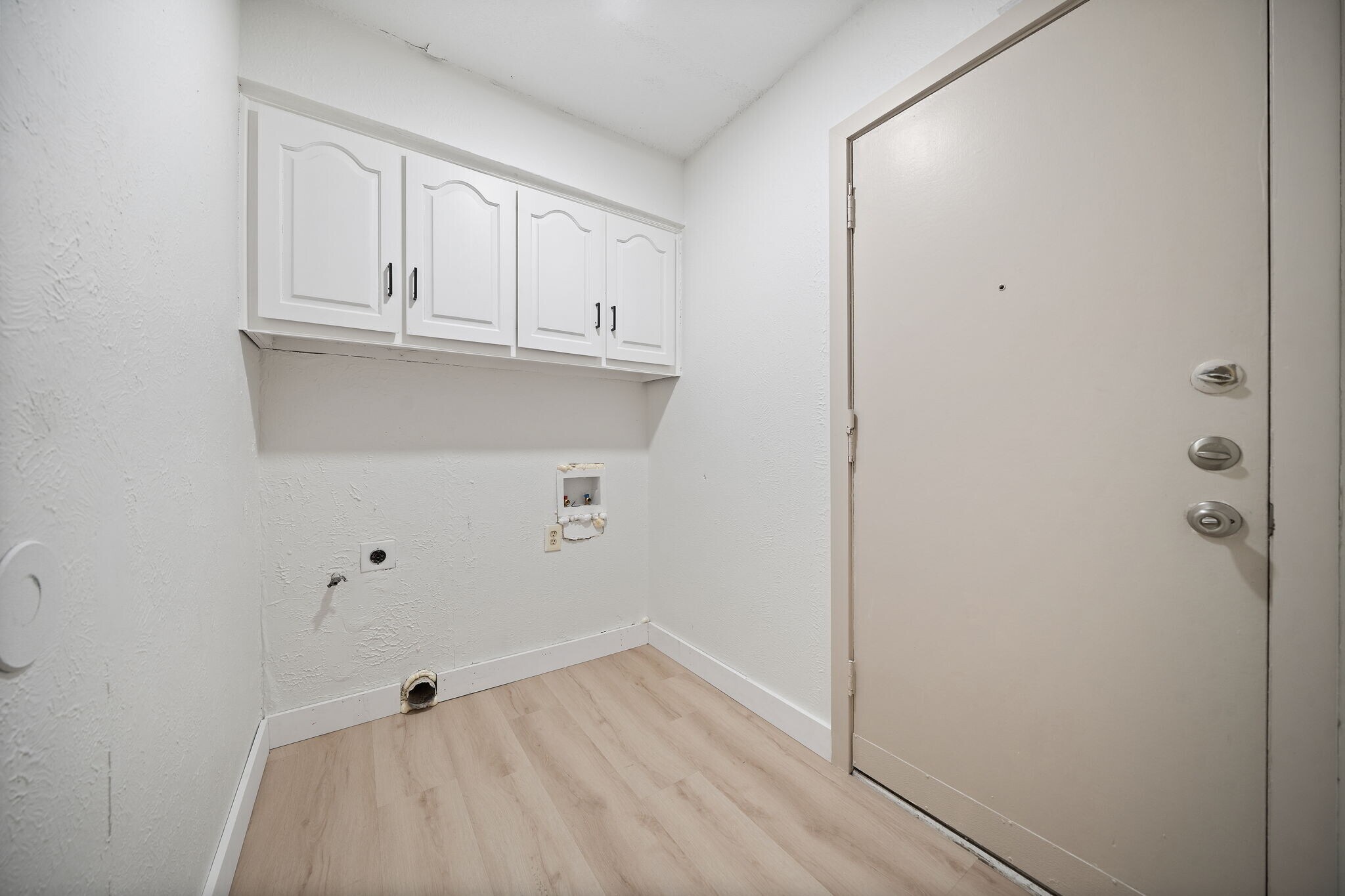 Building Photo - 9980 Brockbank Dr