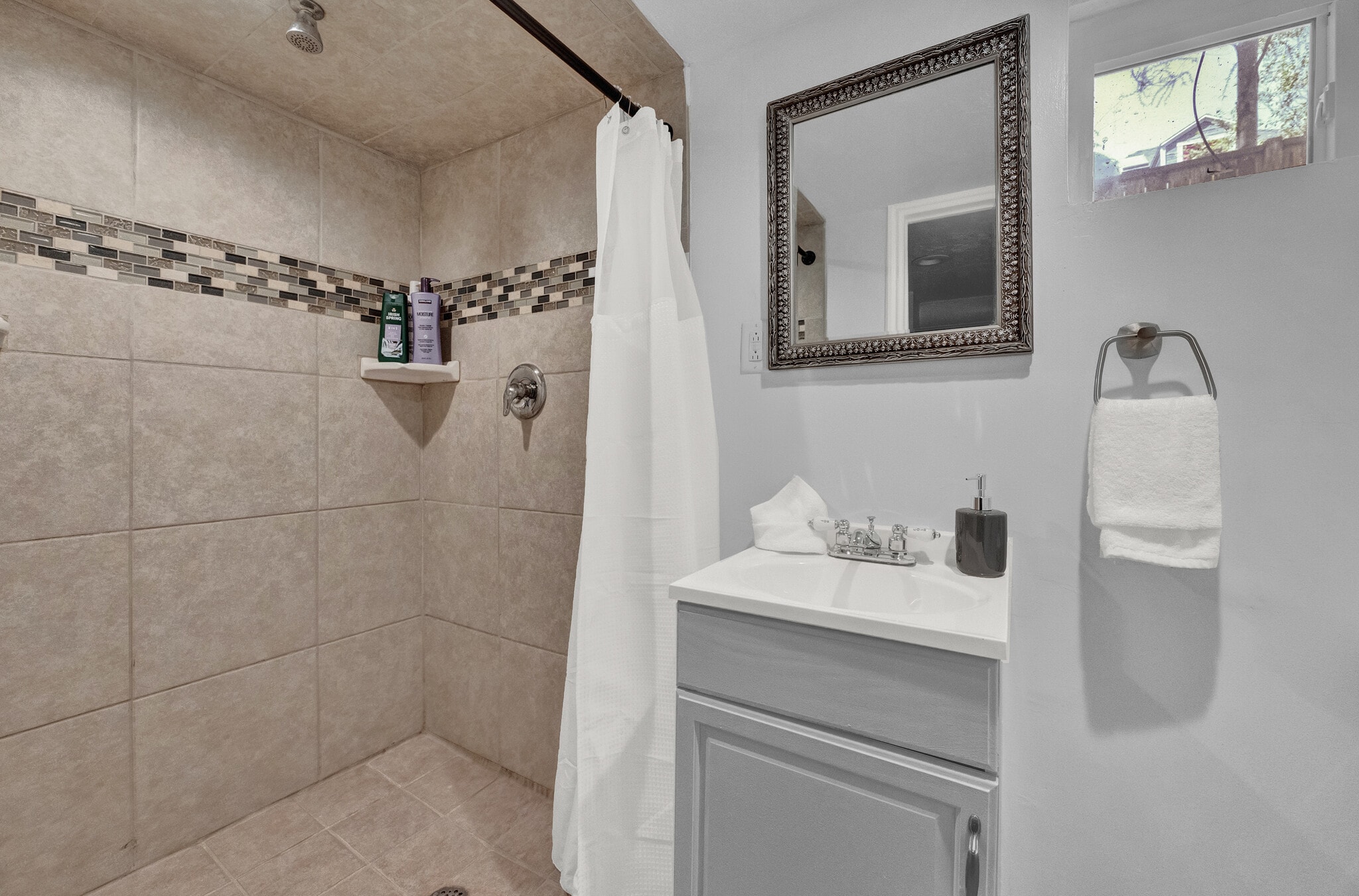 Building Photo - 369 N 300 W