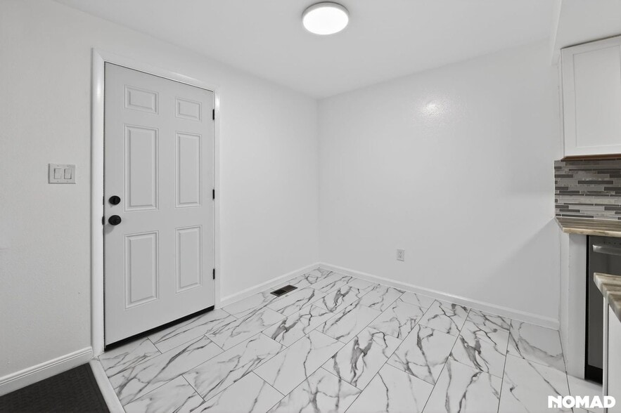 Building Photo - 747 W Cleveland Cir