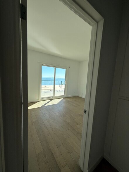 Building Photo - 18139 Coastline Dr