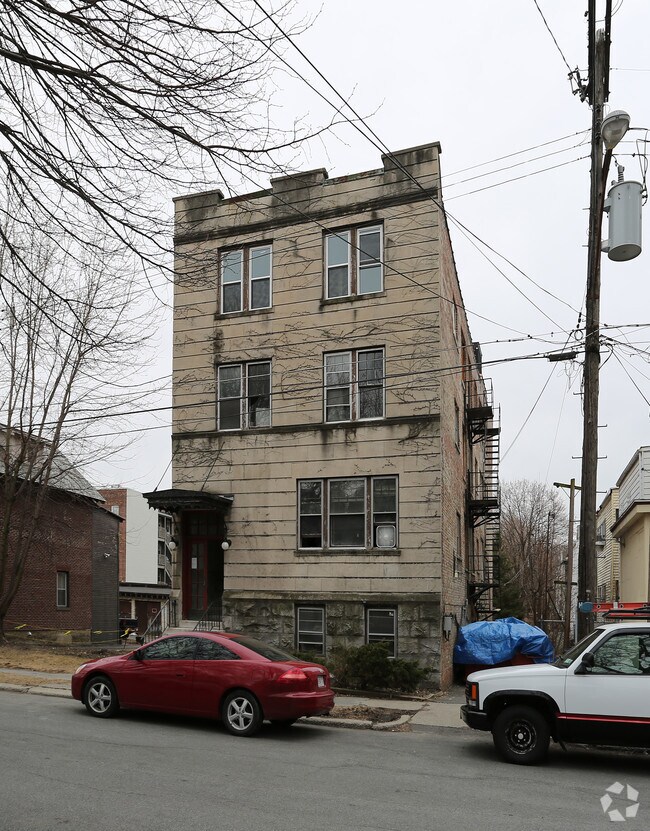 Building Photo - 582 Park Ave