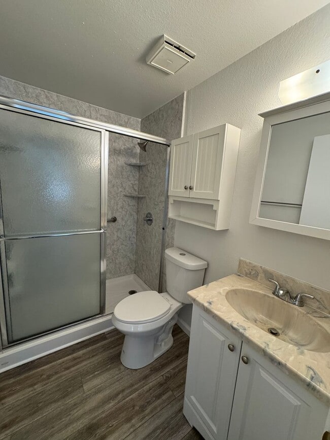 Building Photo - Myrtle Creek 3 bedroom home with 1 car garage