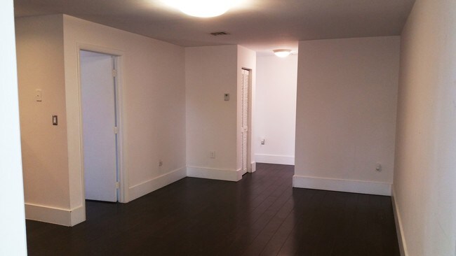 Building Photo - 2500 NE 184th Terrace