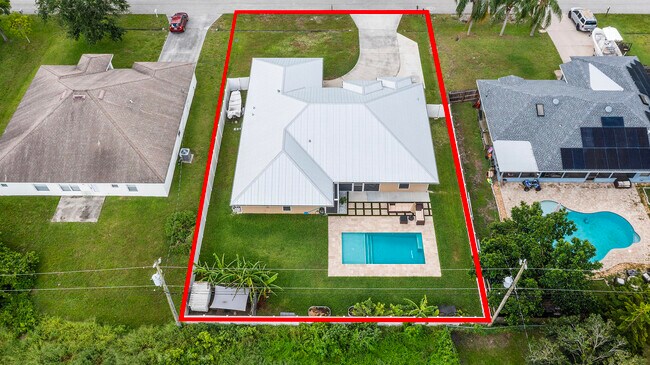 Building Photo - 1280 SW Kalevala Dr