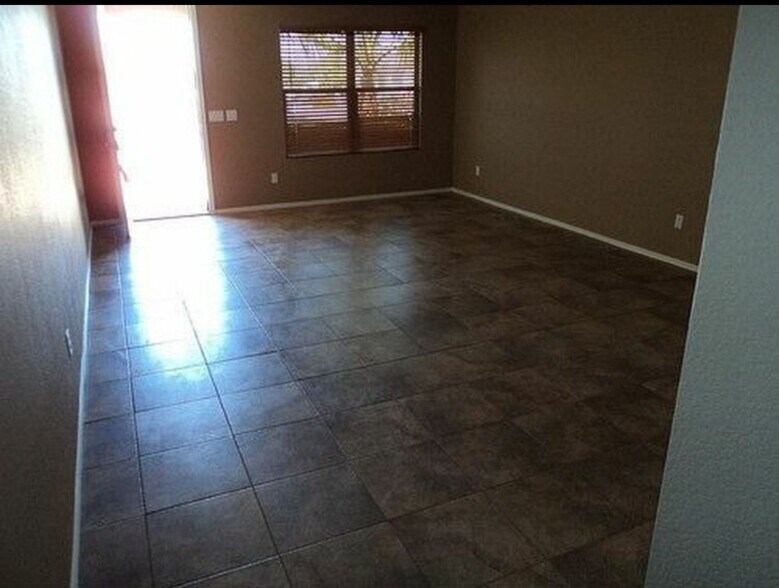 Building Photo - 2703 W Allens Peak Dr