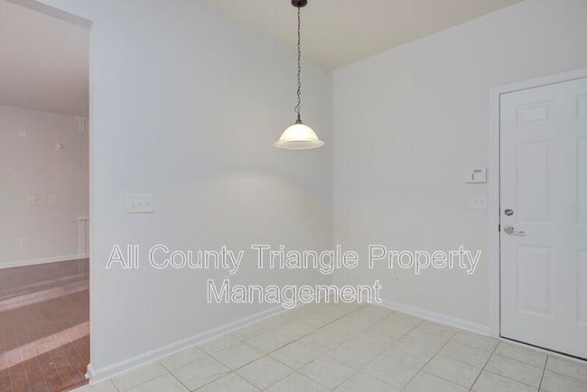 Building Photo - 408 Dyersville Dr