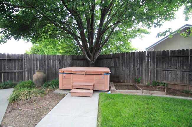 Building Photo - 4 Bedroom Home for Rent in Chico CA | 3 Bathrooms, Fireplace, Yard & Garage