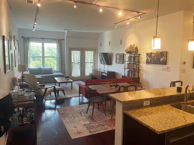 Building Photo - 870 Inman Village Pky NE