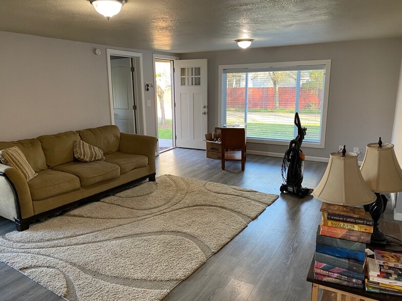 Living Room - 2035 Perfect Ln SW