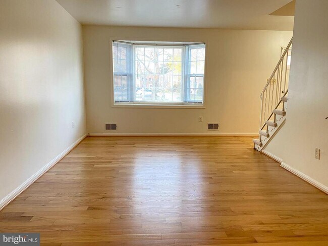 Building Photo - 6802 Dina Leigh Ct