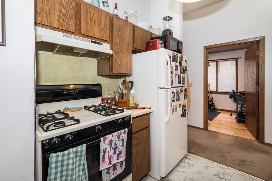 Kitchen - 2308 Milwaukee Ave, Lower Unites