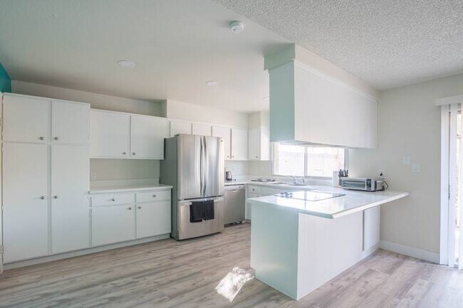 Building Photo - Cornell