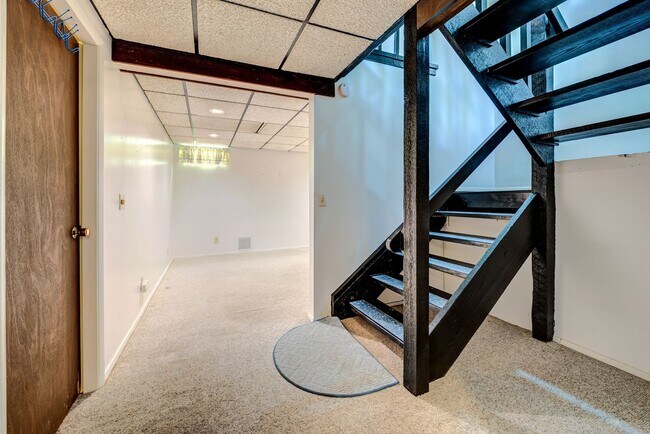 Building Photo - Live the Lake Lifestyle! 3-bedroom, 1.5-bath Condo