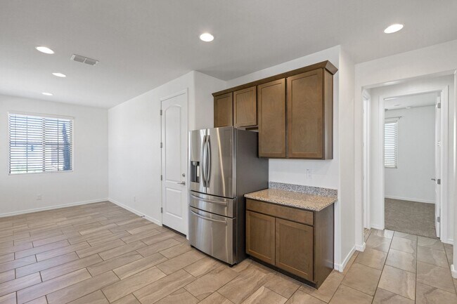 Building Photo - Immaculate & Move-In Ready – Upscale 3BR/2...