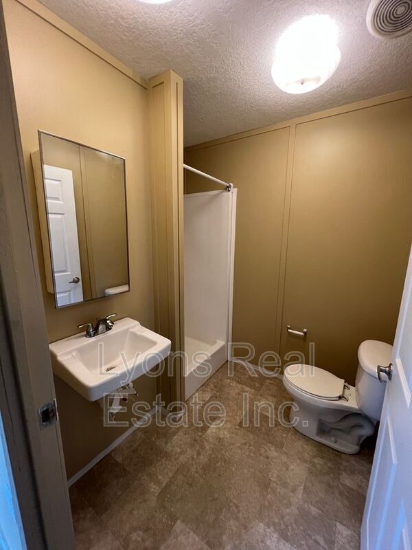 Building Photo - 8086 Heck Dr