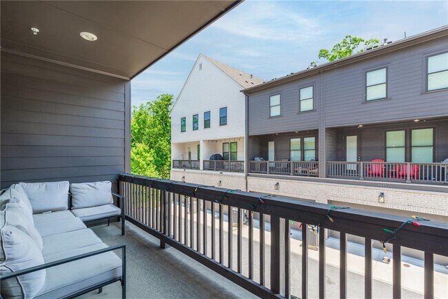 Building Photo - 6543 Beacon Dr