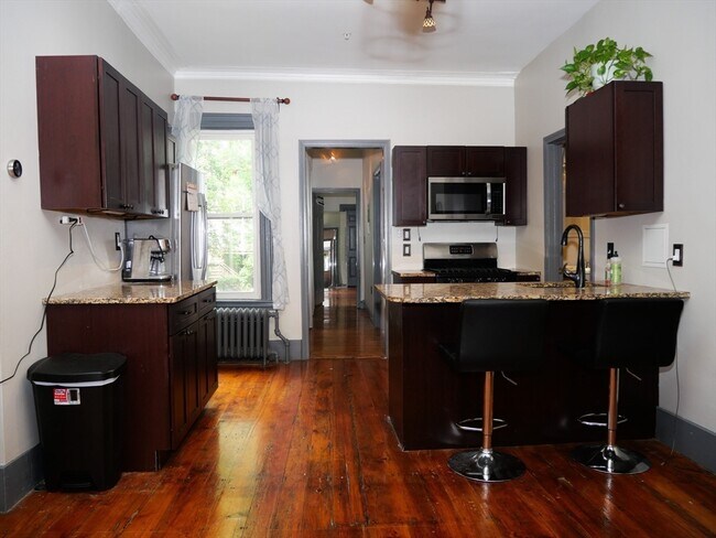 Building Photo - 140 Trenton St