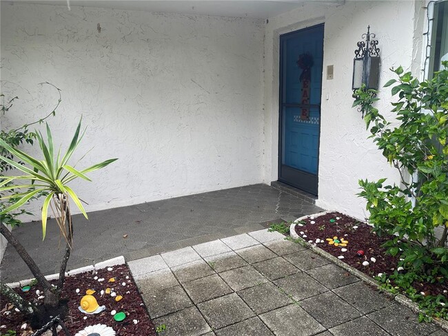 Building Photo - 7403 Populus Dr
