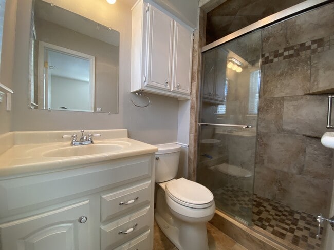 Building Photo - 928 Jona Kay Terrace